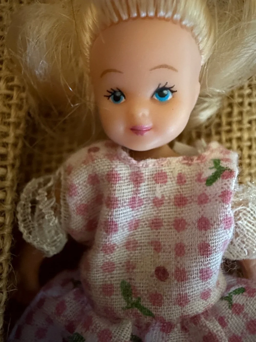 Vintage Y2K 1999 Miller Family Dollhouse Dolls Town Square EUC 1/12 scale